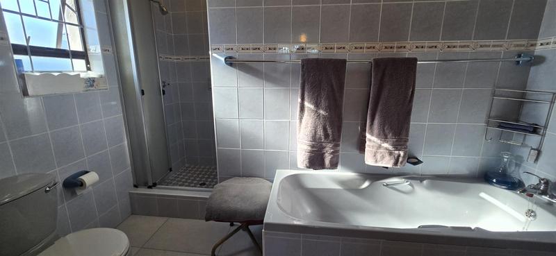 6 Bedroom Property for Sale in Reebok Western Cape
